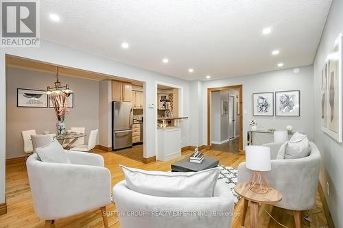 180 - 180 Baronwood Court, Brampton (Brampton North), ON - Indoor Photo Showing Living Room