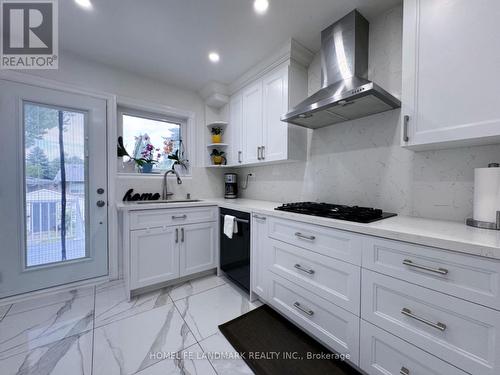 1553 Ogden Avenue, Mississauga, ON - Indoor Photo Showing Kitchen