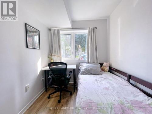 1553 Ogden Avenue, Mississauga, ON - Indoor Photo Showing Bedroom