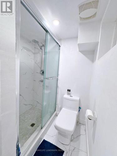 1553 Ogden Avenue, Mississauga, ON - Indoor Photo Showing Bathroom