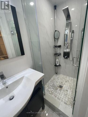 1553 Ogden Avenue, Mississauga, ON - Indoor Photo Showing Bathroom