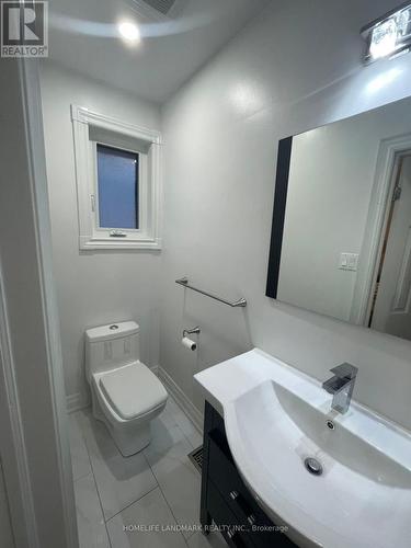 1553 Ogden Avenue, Mississauga, ON - Indoor Photo Showing Bathroom