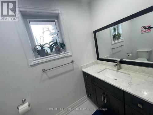 1553 Ogden Avenue, Mississauga, ON - Indoor Photo Showing Bathroom