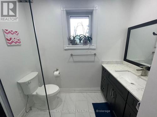 1553 Ogden Avenue, Mississauga, ON - Indoor Photo Showing Bathroom