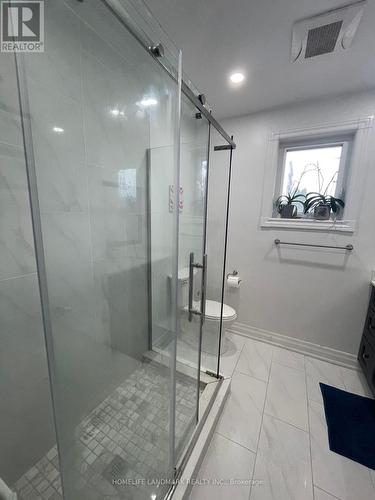 1553 Ogden Avenue, Mississauga, ON - Indoor Photo Showing Bathroom