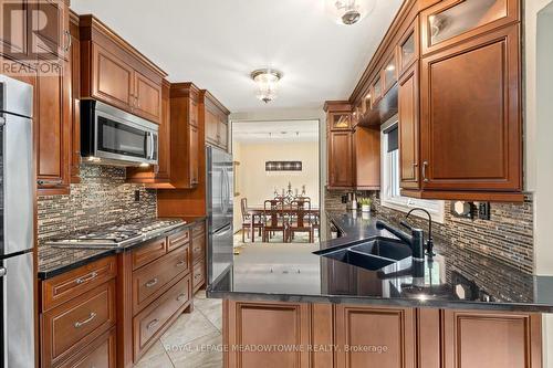 25 Millwood Road, Erin, ON - Indoor Photo Showing Kitchen With Double Sink With Upgraded Kitchen