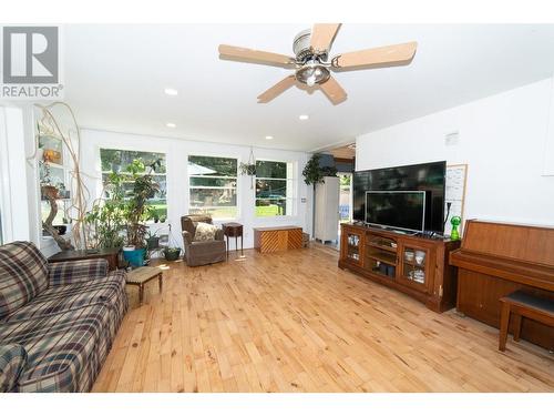 1766 Riondel  N Road, Riondel, BC - Indoor Photo Showing Living Room