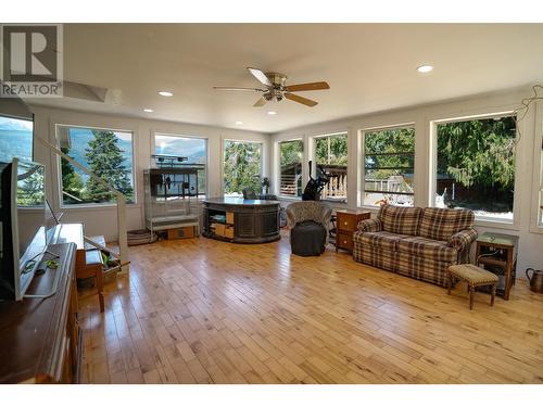 1766 Riondel  N Road, Riondel, BC - Indoor Photo Showing Living Room