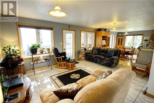 640 Lac Des Deux Milles Road, Sturgeon Falls, ON - Indoor Photo Showing Living Room