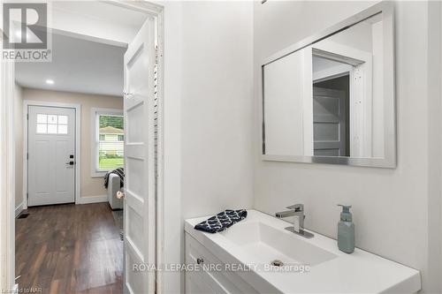 126 Catherine Street, Fort Erie, ON - Indoor Photo Showing Bathroom