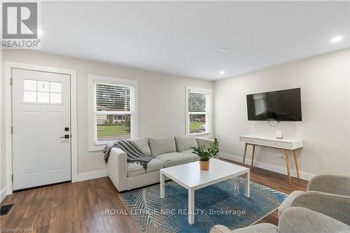 126 Catherine Street, Fort Erie, ON - Indoor Photo Showing Living Room