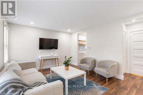 126 Catherine Street, Fort Erie, ON - Indoor Photo Showing Living Room