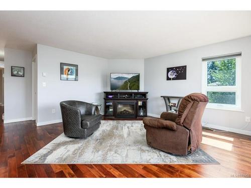 304-1902 Comox Ave, Comox, BC - Indoor Photo Showing Living Room