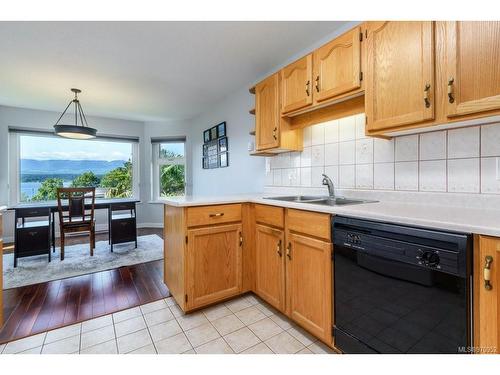 304-1902 Comox Ave, Comox, BC - Indoor Photo Showing Kitchen With Double Sink