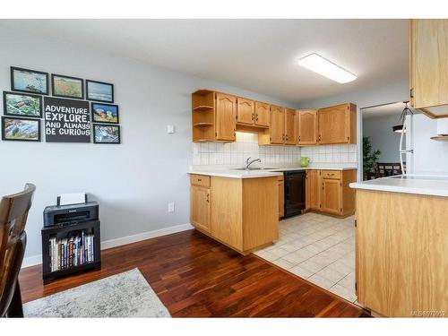 304-1902 Comox Ave, Comox, BC - Indoor Photo Showing Kitchen