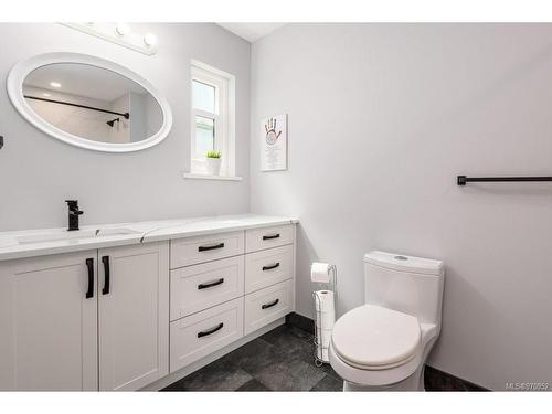 304-1902 Comox Ave, Comox, BC - Indoor Photo Showing Bathroom