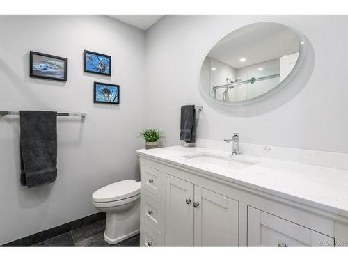 304-1902 Comox Ave, Comox, BC - Indoor Photo Showing Bathroom