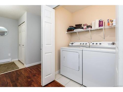 304-1902 Comox Ave, Comox, BC - Indoor Photo Showing Laundry Room