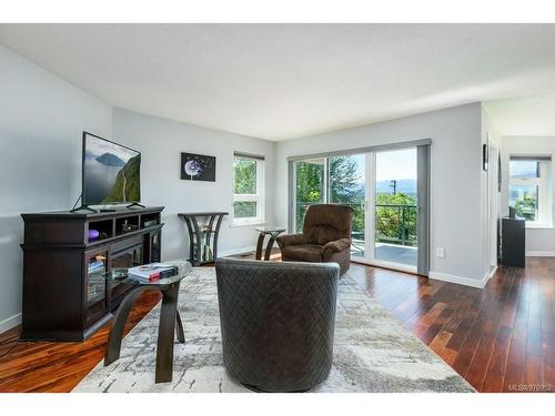 304-1902 Comox Ave, Comox, BC - Indoor Photo Showing Living Room