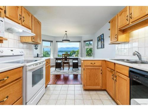 304-1902 Comox Ave, Comox, BC - Indoor Photo Showing Kitchen With Double Sink