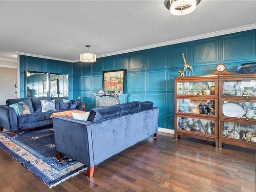 210-2740 Island Hwy South, Campbell River, BC - Indoor Photo Showing Living Room