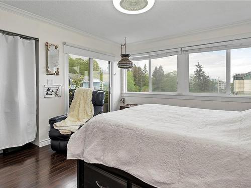 210-2740 Island Hwy South, Campbell River, BC - Indoor Photo Showing Bedroom