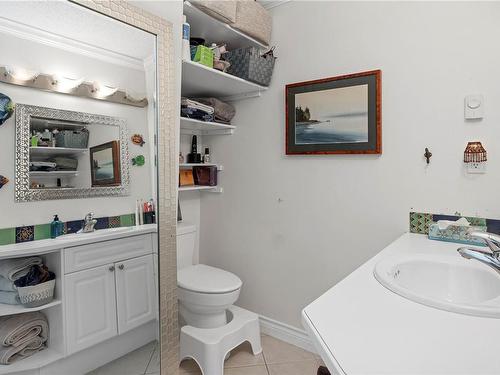 210-2740 Island Hwy South, Campbell River, BC - Indoor Photo Showing Bathroom