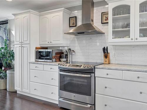 210-2740 Island Hwy South, Campbell River, BC - Indoor Photo Showing Kitchen