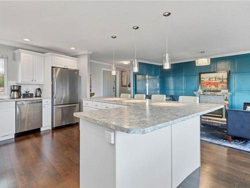 210-2740 Island Hwy South, Campbell River, BC - Indoor Photo Showing Kitchen With Upgraded Kitchen