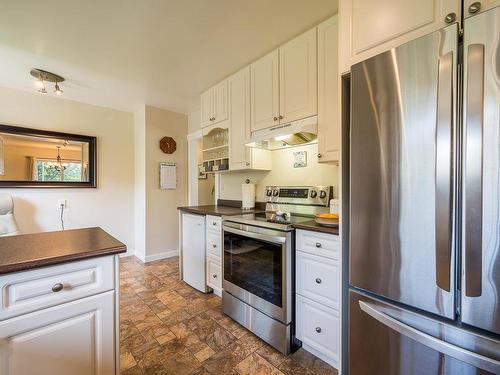 1937 Cardinal Drive, Kamloops, BC - Indoor Photo Showing Kitchen