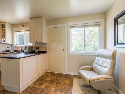 1937 Cardinal Drive, Kamloops, BC - Indoor Photo Showing Kitchen