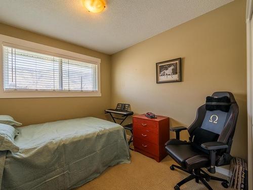 1937 Cardinal Drive, Kamloops, BC - Indoor Photo Showing Bedroom