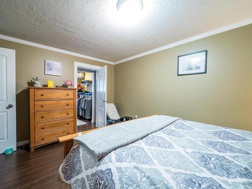 1937 Cardinal Drive, Kamloops, BC - Indoor Photo Showing Bedroom