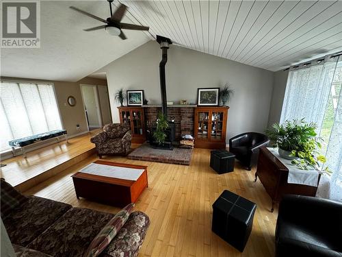 136 Hwy 129 Highway, Chapleau, ON - Indoor Photo Showing Living Room