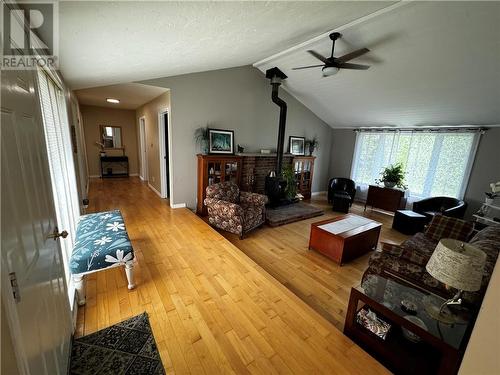 136 Hwy 129 Highway, Chapleau, ON - Indoor Photo Showing Living Room