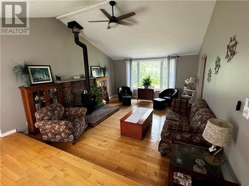 136 Hwy 129 Highway, Chapleau, ON - Indoor Photo Showing Living Room