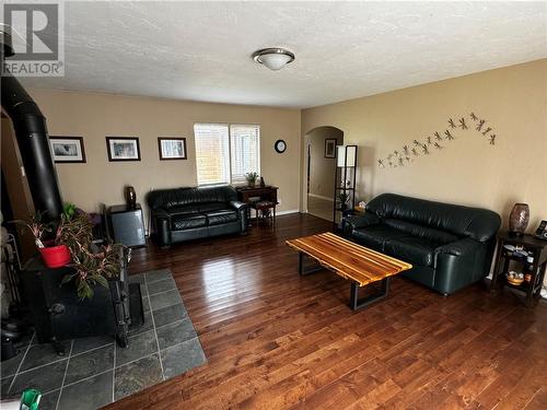 136 Hwy 129 Highway, Chapleau, ON - Indoor Photo Showing Living Room