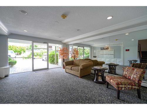 33941 Essendene Avenue, Abbotsford, BC - Indoor Photo Showing Living Room