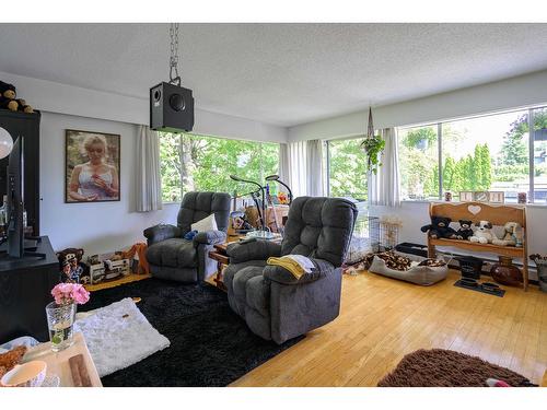 33941 Essendene Avenue, Abbotsford, BC - Indoor Photo Showing Living Room