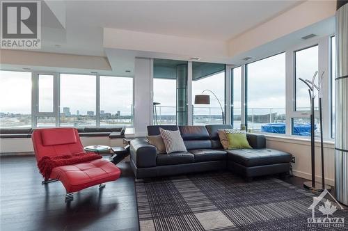 200 Lett Street Unit#703, Ottawa, ON - Indoor Photo Showing Living Room