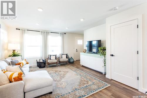 555 Fast Way, Saskatoon, SK - Indoor Photo Showing Living Room