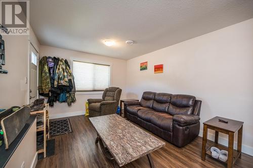 3003 Vista Ridge Drive, Prince George, BC - Indoor Photo Showing Living Room