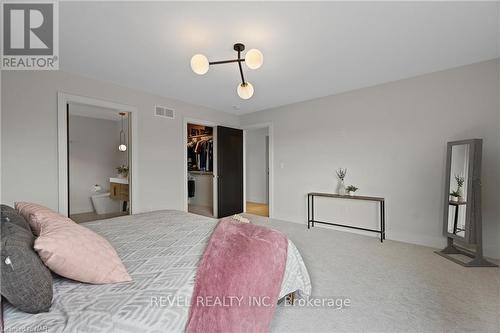 77 Kensington Street, Welland, ON - Indoor Photo Showing Bedroom