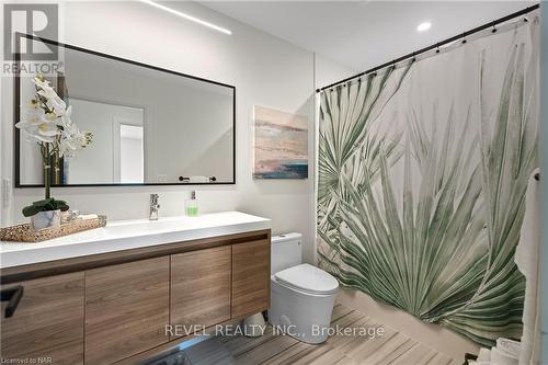 77 Kensington Street, Welland, ON - Indoor Photo Showing Bathroom