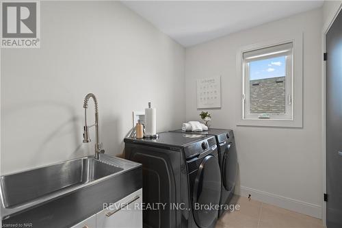 77 Kensington Street, Welland, ON - Indoor Photo Showing Laundry Room