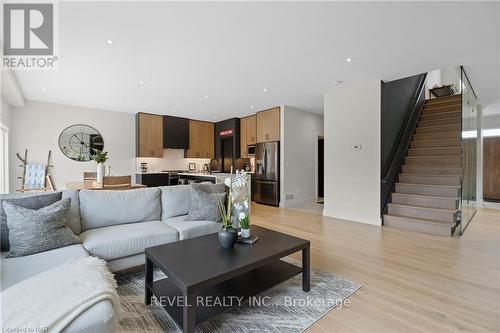 77 Kensington Street, Welland, ON - Indoor Photo Showing Living Room