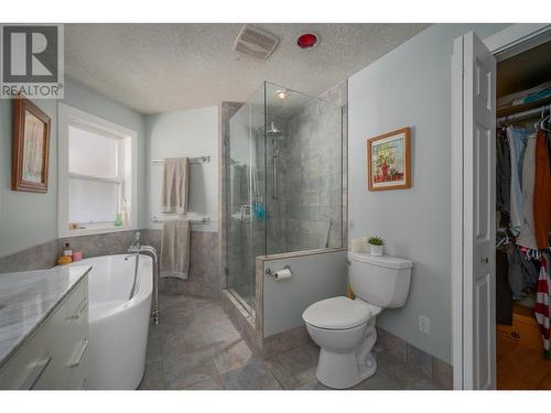 1290 Menu Road, West Kelowna, BC - Indoor Photo Showing Bathroom