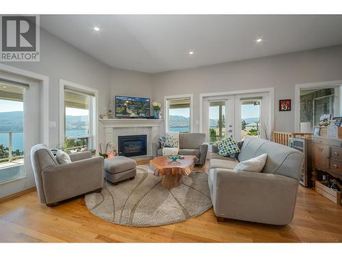 1290 Menu Road, West Kelowna, BC - Indoor Photo Showing Living Room With Fireplace