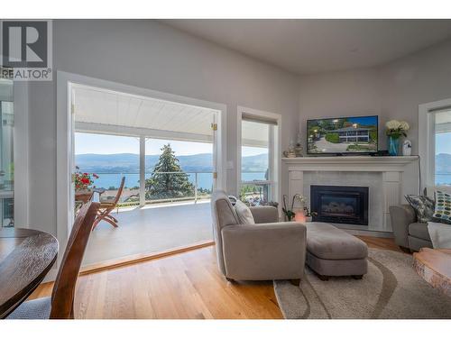 1290 Menu Road, West Kelowna, BC - Indoor Photo Showing Living Room With Fireplace