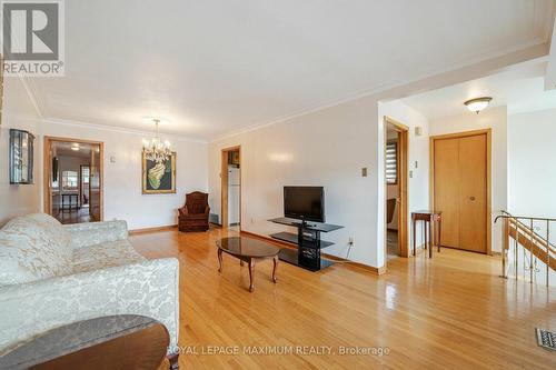 124 Firgrove Crescent, Toronto (Glenfield-Jane Heights), ON - Indoor Photo Showing Living Room